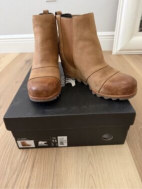 Sorel Lea Wedge Ankle Boots in Elk Curry Brown Tan Leather